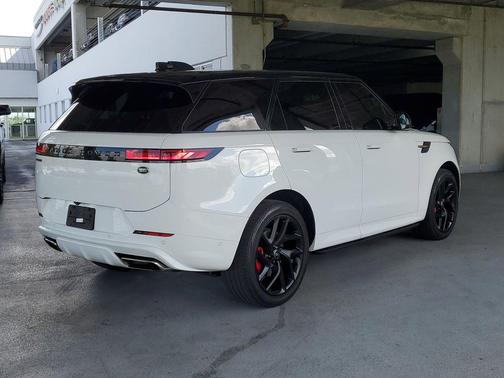 Fuji White 2023 Land Rover Range Rover Sport SE