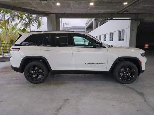 2025 Jeep Grand Cherokee Altitude