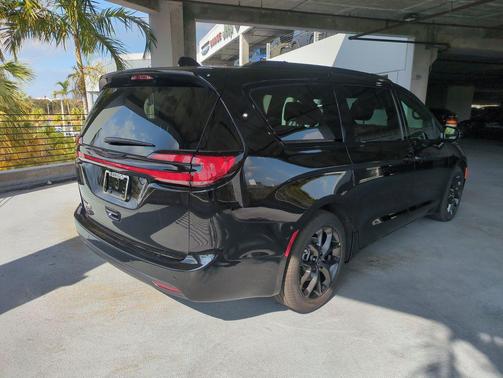 2026 Chrysler Pacifica L