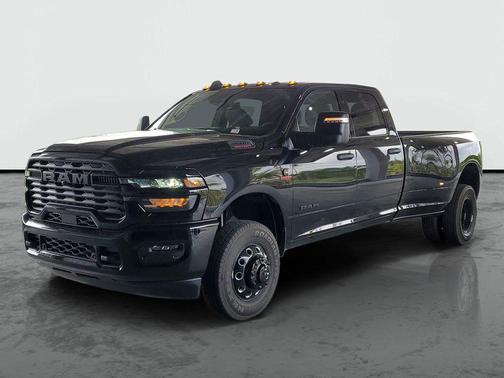 Diamond Black Crystal Pearlcoat 2026 RAM 3500 Big Horn Crew Cab 4x4 8' Box