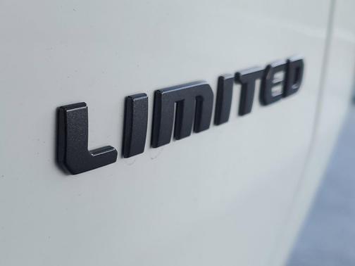 Bright White Clearcoat 2026 Jeep Cherokee Limited