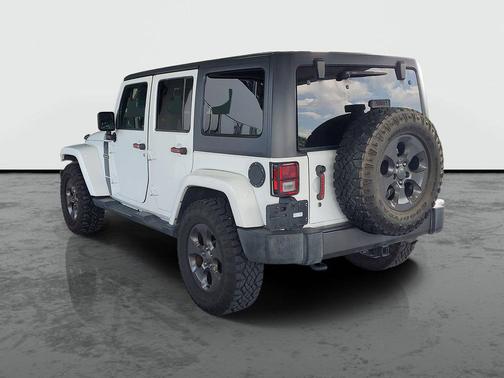 Bright White Clearcoat 2017 Jeep Wrangler Unlimited Freedom