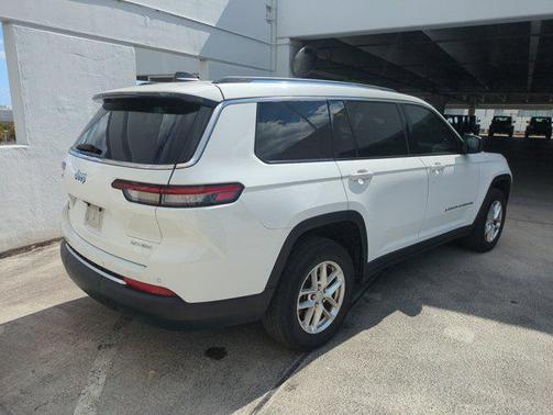 2022 Jeep Grand Cherokee L Laredo