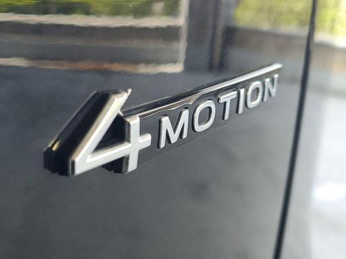 Deep Black 2023 Volkswagen Atlas 3.6L SEL Premium