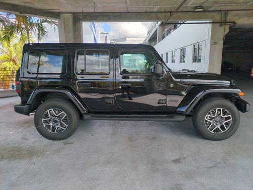 2026 Jeep Wrangler 4-Door Sahara 4x4