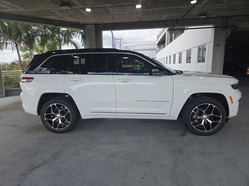 2025 Jeep Grand Cherokee Summit