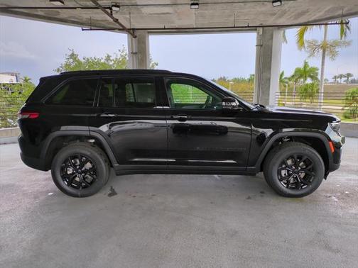 2025 Jeep Grand Cherokee Altitude