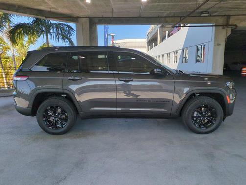 2026 Jeep Grand Cherokee Altitude