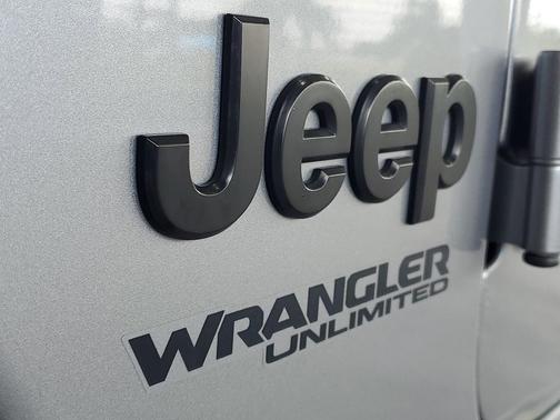 Billet Silver Metallic Clearcoat 2020 Jeep Wrangler Unlimited Willys 4x4
