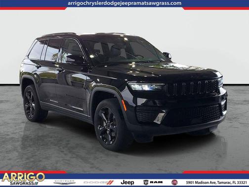 Diamond Black Crystal Pearlcoat 2023 Jeep Grand Cherokee Altitude