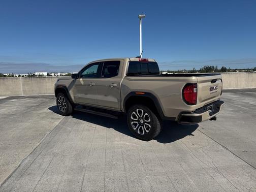 2024 GMC Canyon AT4