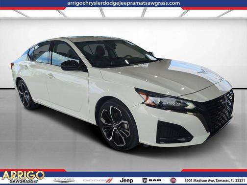 Glacier White 2024 Nissan Altima SR FWD