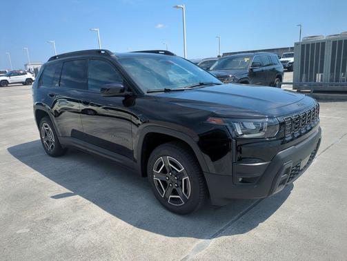 Diamond Black Crystal Pearlcoat 2026 Jeep Cherokee Laredo 4x4