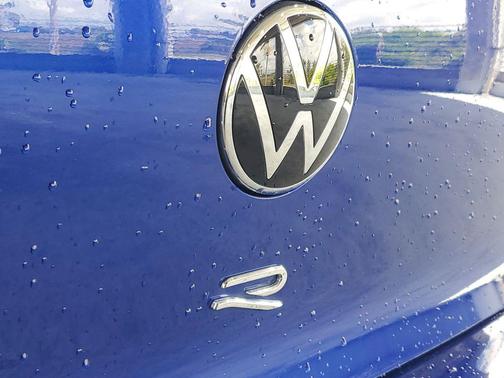 Lapiz Blue Metallic 2024 Volkswagen Golf R 2.0T DSG