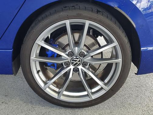 Lapiz Blue Metallic 2024 Volkswagen Golf R 2.0T DSG