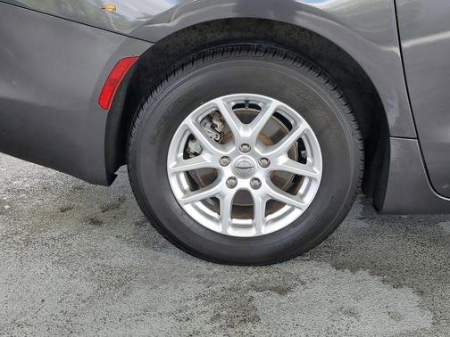 2022 Chrysler Voyager LX