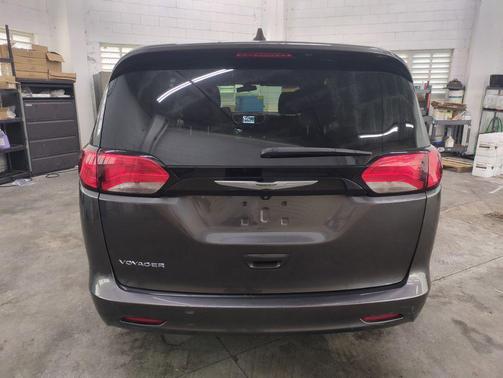 2022 Chrysler Voyager LX