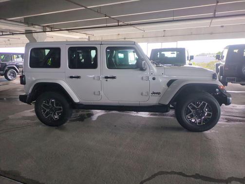 2026 Jeep Wrangler 4-Door Sahara 4x4