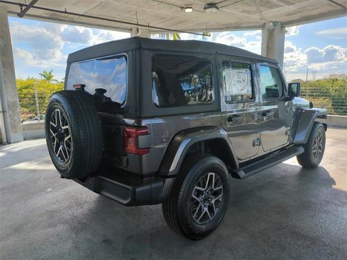 2025 Jeep Wrangler 4-Door Sahara 4x4