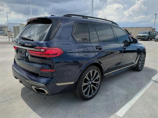 2022 BMW X7 M50i
