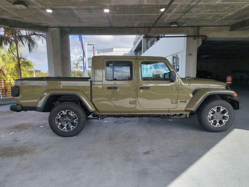 2026 Jeep Gladiator Sahara 4x4