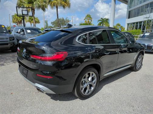 2025 BMW X4 xDrive30i