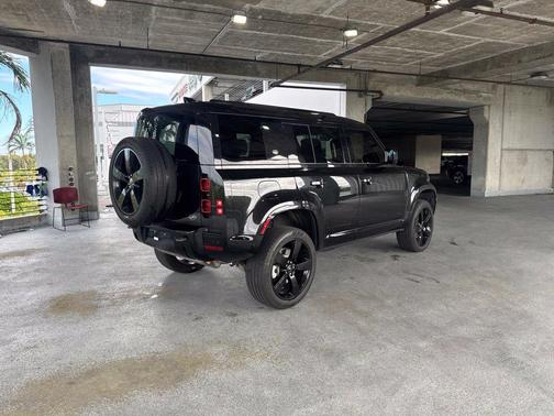 Santorini Black Metallic 2022 Land Rover Defender 110 X-Dynamic HSE