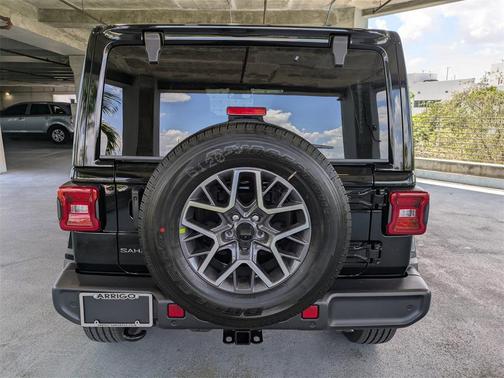 2025 Jeep Wrangler 4-Door Sahara 4x4