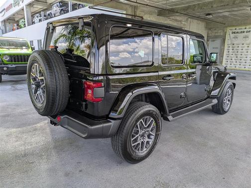 2025 Jeep Wrangler 4-Door Sahara 4x4