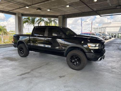 Diamond Black Crystal Pearlcoat 2019 RAM 1500 Rebel