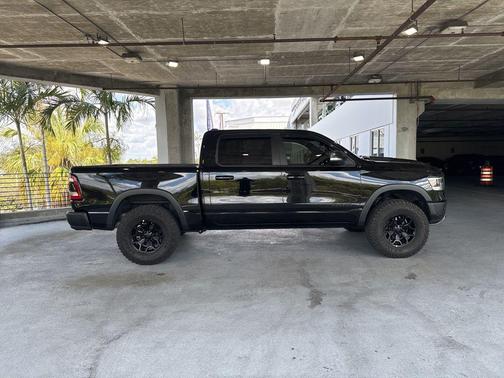 Diamond Black Crystal Pearlcoat 2019 RAM 1500 Rebel