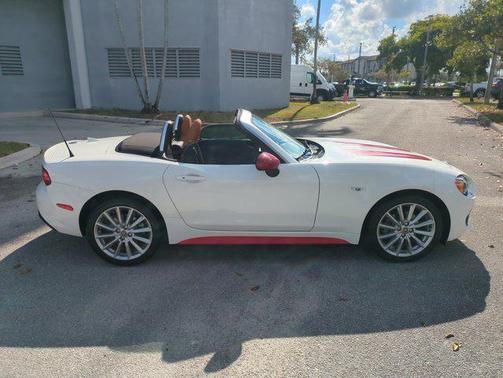 2018 FIAT 124 Spider Base