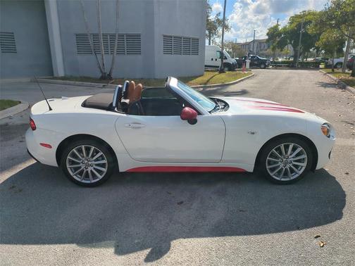 2018 FIAT 124 Spider Base