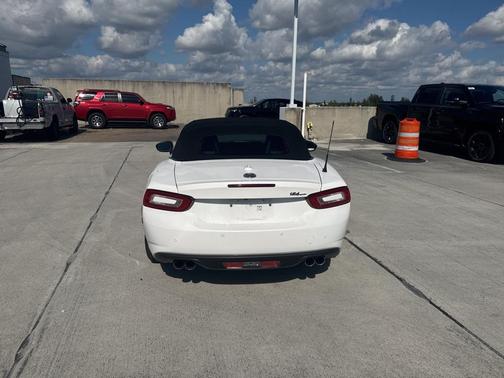 2018 FIAT 124 Spider Base
