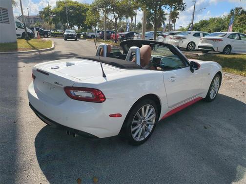 2018 FIAT 124 Spider Base