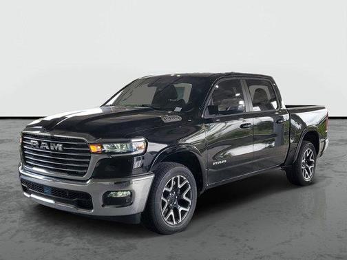 Diamond Black Crystal Pearlcoat 2026 RAM 1500 Laramie