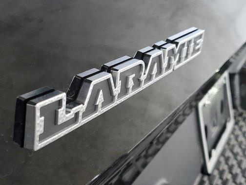 Diamond Black Crystal Pearlcoat 2026 RAM 1500 Laramie