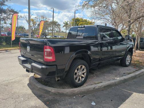 2019 RAM 3500 Laramie Crew Cab 4x4 6'4' Box