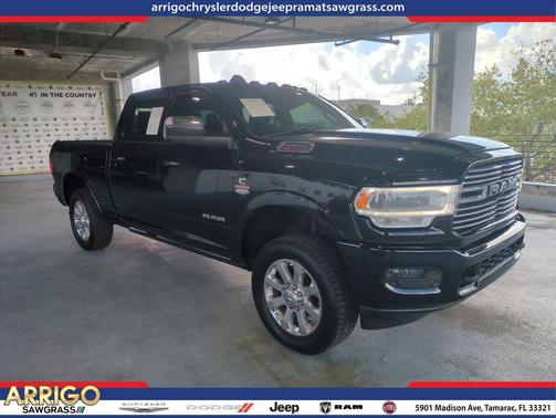 Diamond Black Crystal Pearlcoat 2019 RAM 3500 Laramie Crew Cab 4x4 6'4' Box