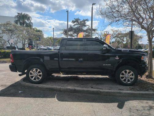 2019 RAM 3500 Laramie Crew Cab 4x4 6'4' Box