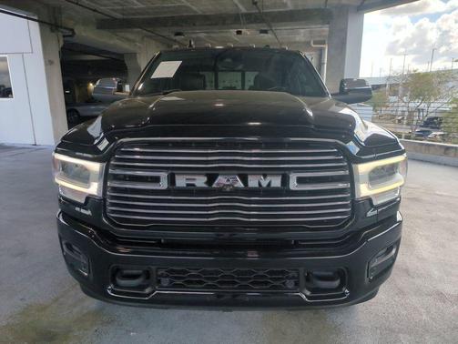 Diamond Black Crystal Pearlcoat 2019 RAM 3500 Laramie Crew Cab 4x4 6'4' Box