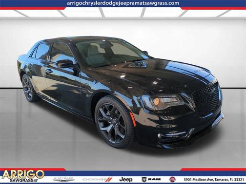 2023 Chrysler 300 Touring