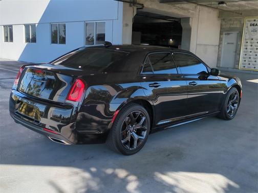 2023 Chrysler 300 Touring