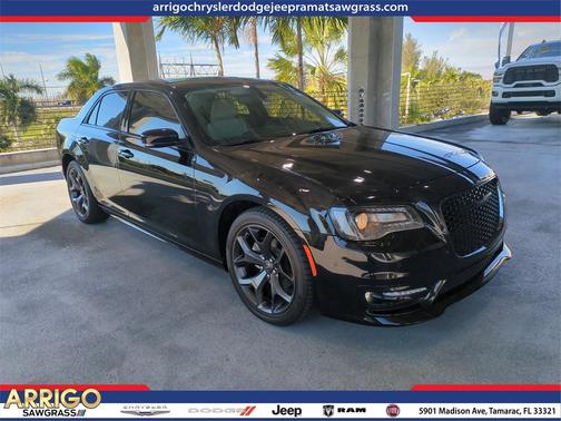 2023 Chrysler 300 Touring