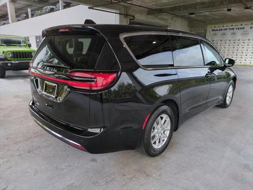 2025 Chrysler Pacifica L