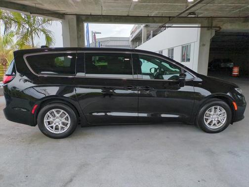 2025 Chrysler Pacifica L