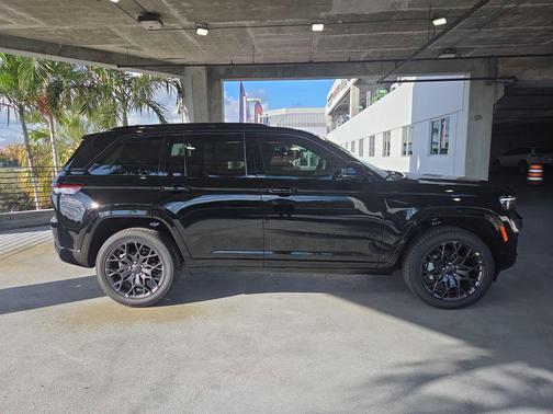 2025 Jeep Grand Cherokee Summit
