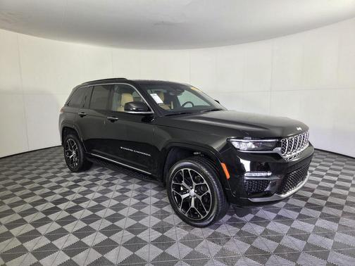 Diamond Black Crystal Pearlcoat 2024 Jeep Grand Cherokee Summit