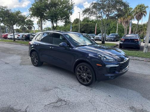 2017 Porsche Cayenne Platinum Edition