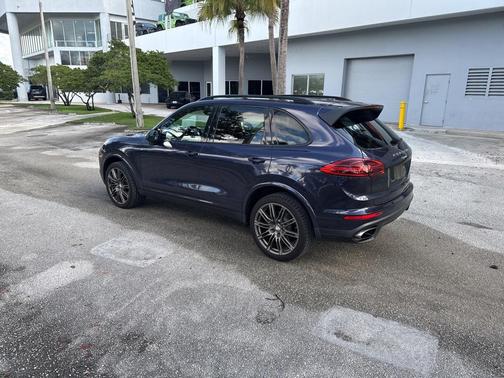 2017 Porsche Cayenne Platinum Edition